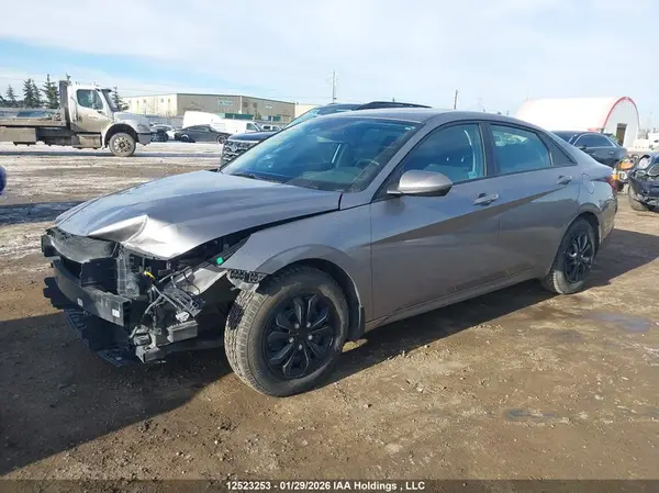 KMHLM4AG3PU605956 2023 HYUNDAI ELANTRA - Image 2