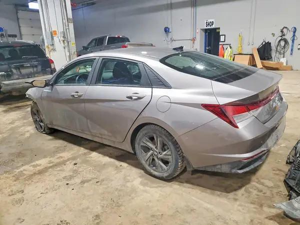 KMHLM4AG3PU627813 2023 HYUNDAI ELANTRA - Image 2