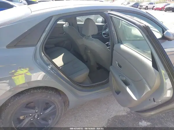 KMHLM4AG4MU120320 2021 HYUNDAI ELANTRA - Image 8