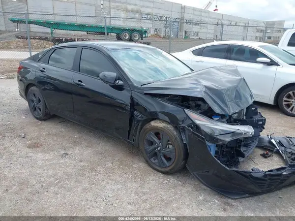 KMHLM4AG4NU225358 2022 HYUNDAI ELANTRA - Image 1