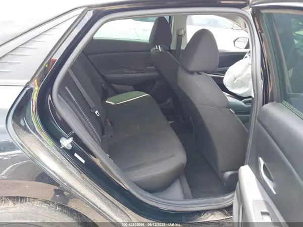 KMHLM4AG4NU225358 2022 HYUNDAI ELANTRA - Image 7