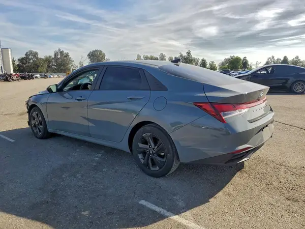 KMHLM4AG4NU241639 2022 HYUNDAI ELANTRA - Image 2
