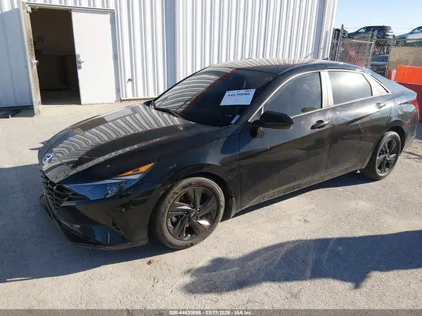 KMHLM4AG4NU242869 2022 HYUNDAI ELANTRA - Image 2