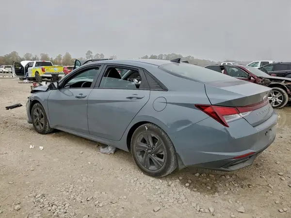 KMHLM4AG4NU253645 2022 HYUNDAI ELANTRA - Image 2