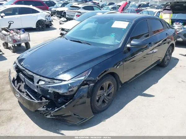 KMHLM4AG4NU255427 2022 HYUNDAI ELANTRA - Image 2