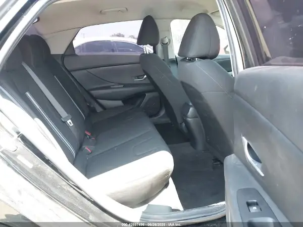 KMHLM4AG4NU255427 2022 HYUNDAI ELANTRA - Image 8