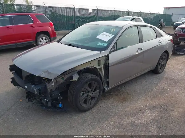 KMHLM4AG4NU260871 2022 HYUNDAI ELANTRA - Image 2