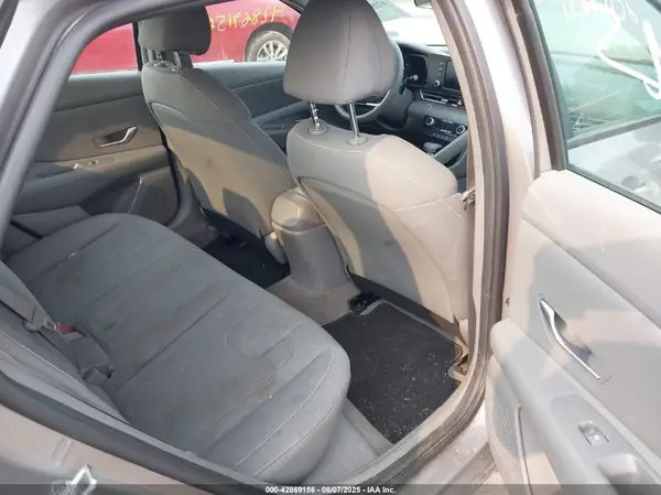 KMHLM4AG4NU260871 2022 HYUNDAI ELANTRA - Image 8