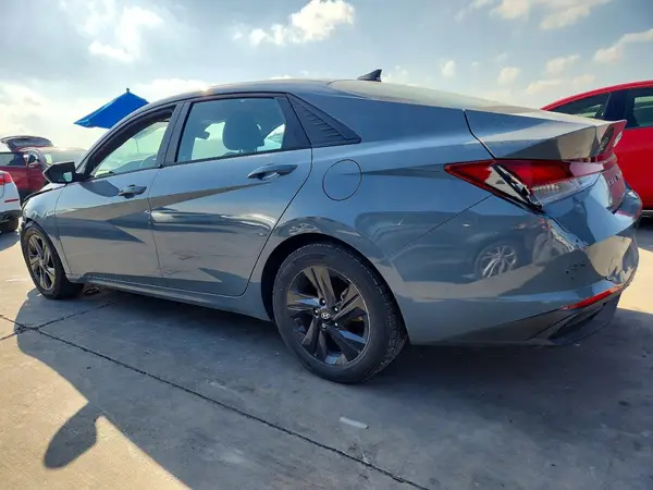 KMHLM4AG4NU264239 2022 HYUNDAI ELANTRA - Image 2