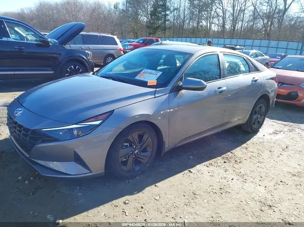KMHLM4AG4NU275953 2022 HYUNDAI ELANTRA - Image 2