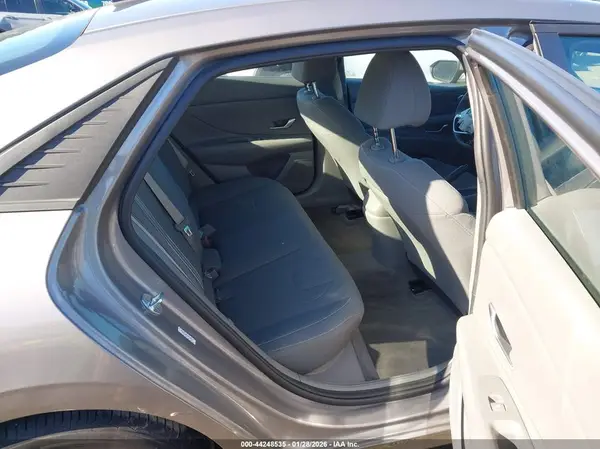 KMHLM4AG4NU275953 2022 HYUNDAI ELANTRA - Image 8