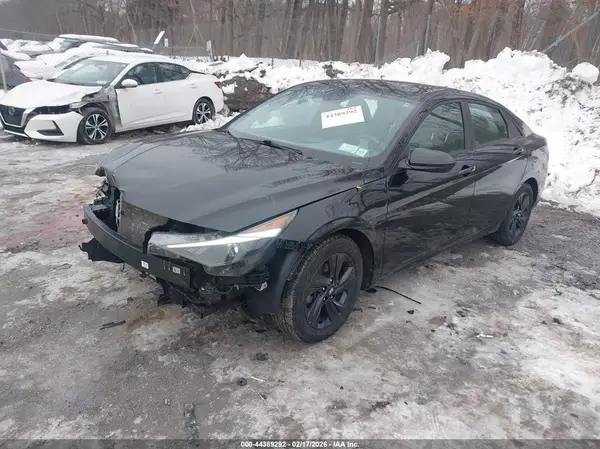 KMHLM4AG4NU285740 2022 HYUNDAI ELANTRA - Image 2