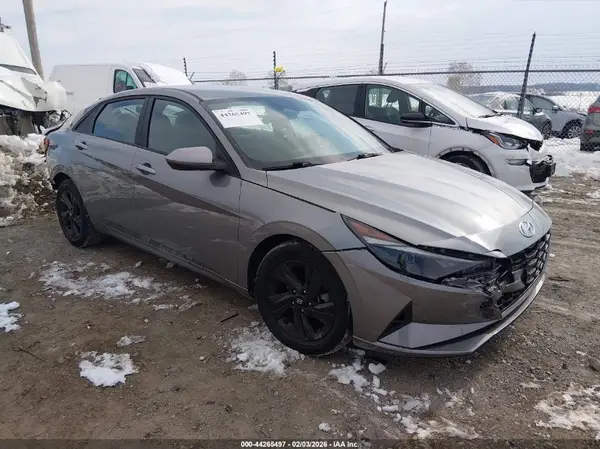 KMHLM4AG4NU286595 2022 HYUNDAI ELANTRA - Image 1