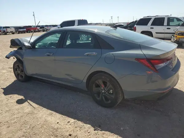KMHLM4AG4NU305405 2022 HYUNDAI ELANTRA - Image 2