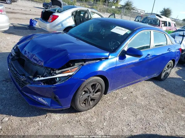 KMHLM4AG4NU306358 2022 HYUNDAI ELANTRA - Image 2