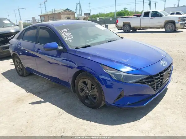 KMHLM4AG4NU308921 2022 HYUNDAI ELANTRA - Image 1