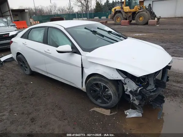 KMHLM4AG4NU310975 2022 HYUNDAI ELANTRA - Image 1