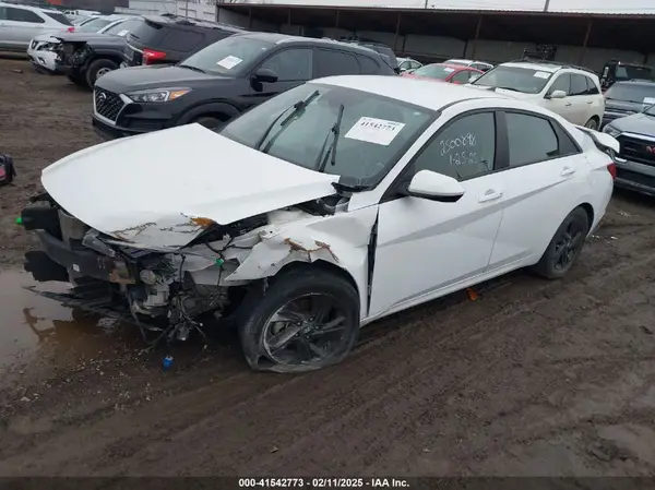 KMHLM4AG4NU310975 2022 HYUNDAI ELANTRA - Image 2