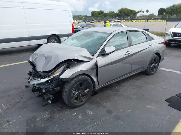 KMHLM4AG4NU311611 2022 HYUNDAI ELANTRA - Image 2