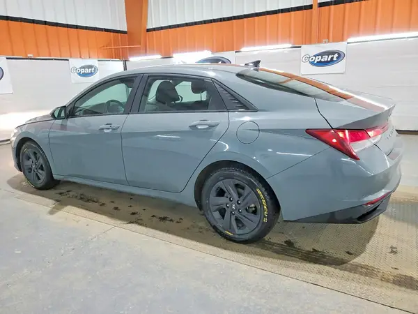 KMHLM4AG4NU311804 2022 HYUNDAI ELANTRA - Image 2
