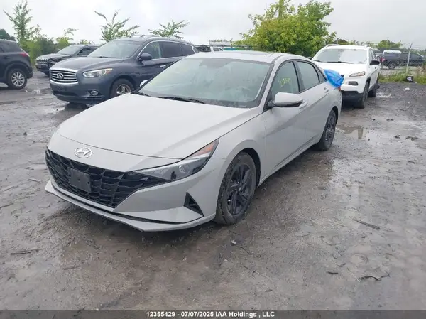 KMHLM4AG4NU318588 2022 HYUNDAI ELANTRA - Image 2