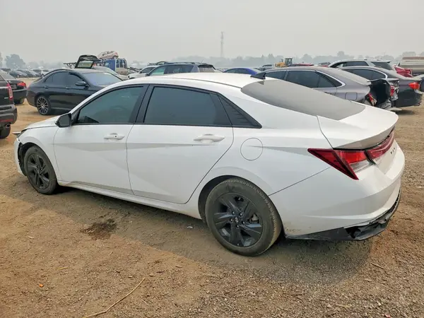 KMHLM4AG4NU320678 2022 HYUNDAI ELANTRA - Image 2