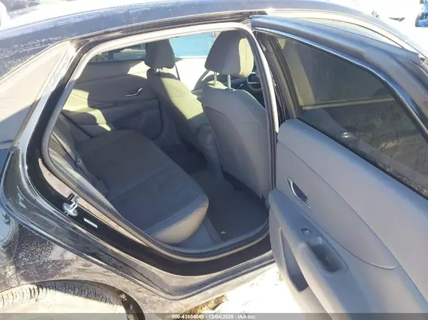 KMHLM4AG4NU322141 2022 HYUNDAI ELANTRA - Image 8