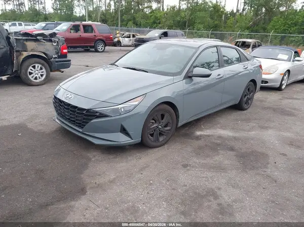 KMHLM4AG4NU329221 2022 HYUNDAI ELANTRA - Image 2