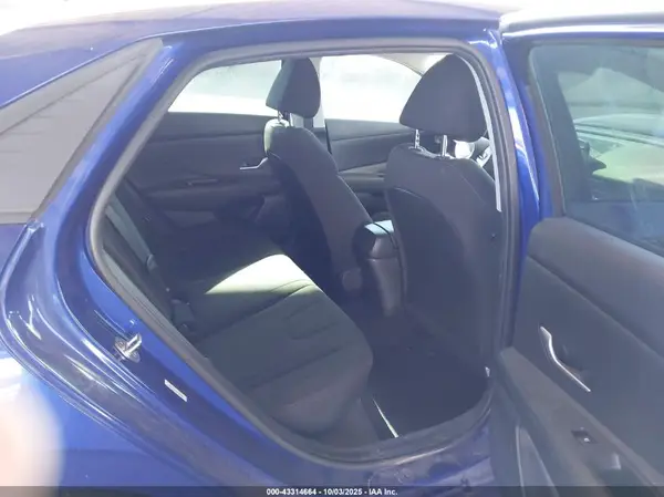 KMHLM4AG4NU329901 2022 HYUNDAI ELANTRA - Image 8