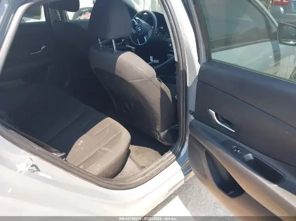 KMHLM4AG4NU332135 2022 HYUNDAI ELANTRA - Image 8