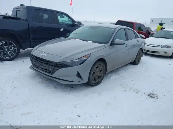 KMHLM4AG4NU340686 2022 HYUNDAI ELANTRA - Image 2