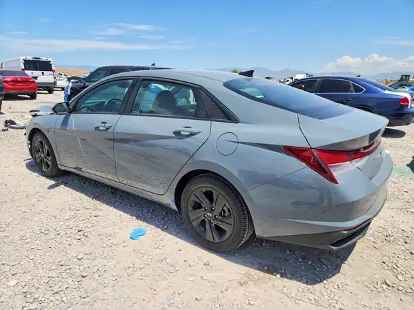 KMHLM4AG4NU352594 2022 HYUNDAI ELANTRA - Image 2