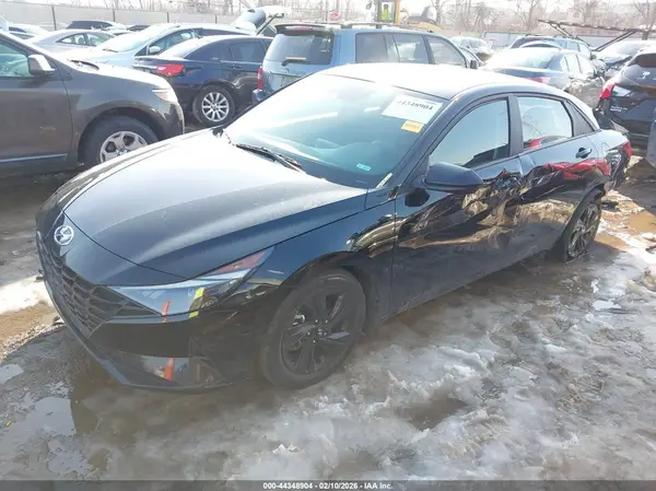 KMHLM4AG4PU440662 2023 HYUNDAI ELANTRA - Image 2
