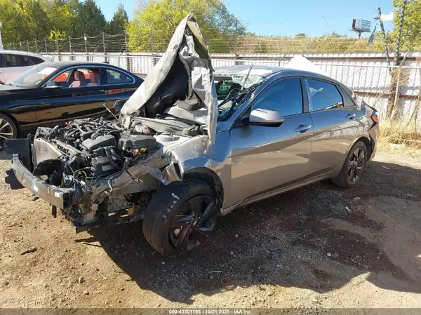 KMHLM4AG4PU520835 2023 HYUNDAI ELANTRA - Image 2