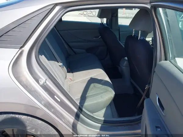 KMHLM4AG5NU218256 2022 HYUNDAI ELANTRA - Image 8