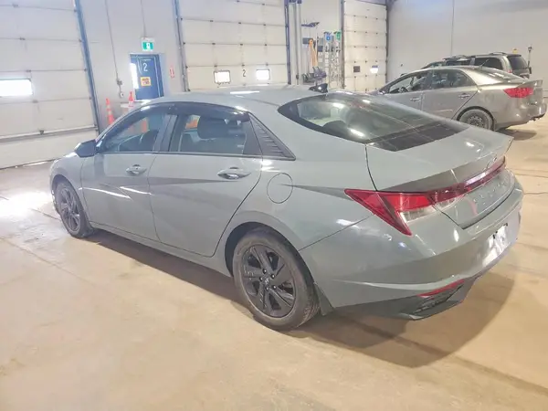 KMHLM4AG5NU249572 2022 HYUNDAI ELANTRA - Image 2