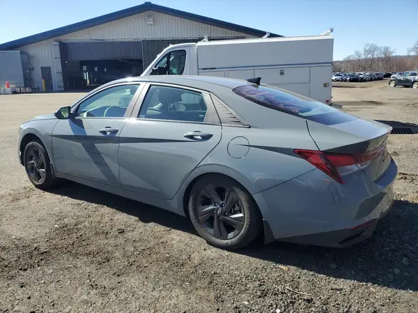 KMHLM4AG5NU285682 2022 HYUNDAI ELANTRA - Image 2