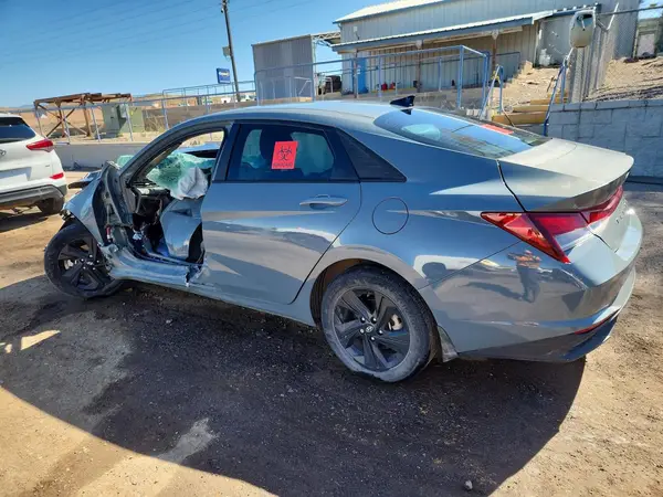 KMHLM4AG5NU306773 2022 HYUNDAI ELANTRA - Image 2