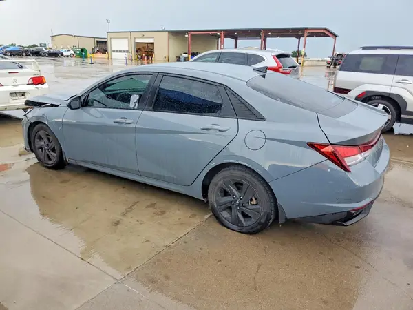 KMHLM4AG5NU306871 2022 HYUNDAI ELANTRA - Image 2