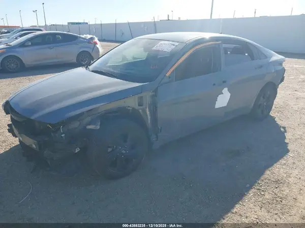 KMHLM4AG5NU327056 2022 HYUNDAI ELANTRA - Image 2