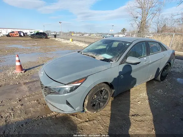 KMHLM4AG5NU327302 2022 HYUNDAI ELANTRA - Image 2