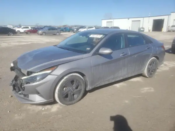 KMHLM4AG5NU330135 2022 HYUNDAI ELANTRA - Image 1