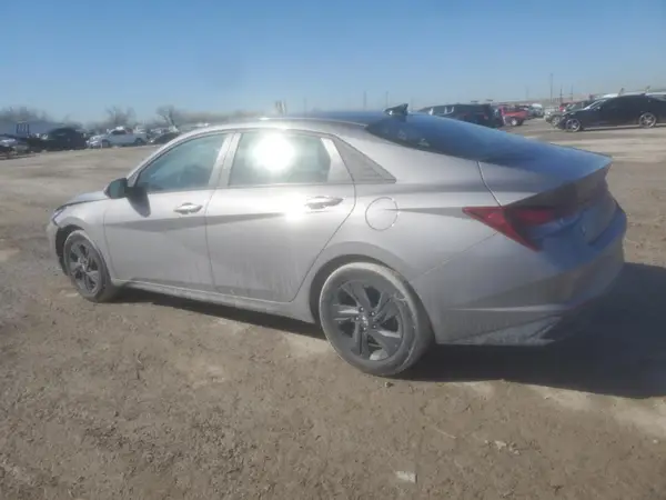 KMHLM4AG5NU330135 2022 HYUNDAI ELANTRA - Image 2