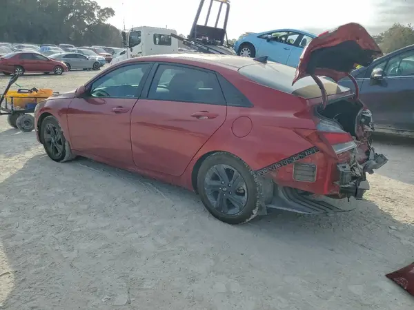KMHLM4AG5NU339871 2022 HYUNDAI ELANTRA - Image 2