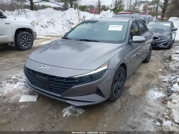 KMHLM4AG5NU343838 2022 HYUNDAI ELANTRA - Image 2