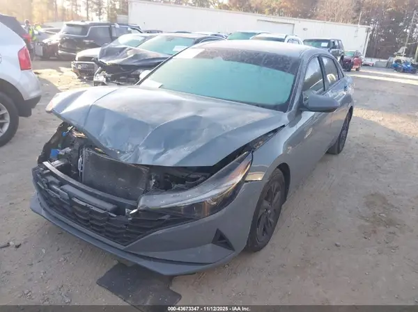 KMHLM4AG5NU351826 2022 HYUNDAI ELANTRA - Image 2