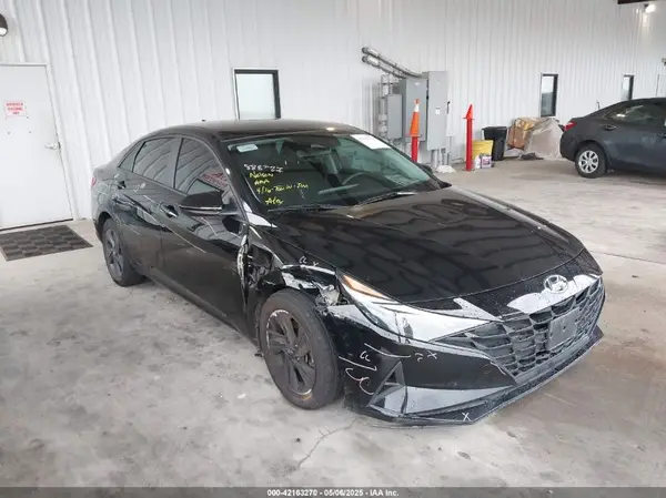 KMHLM4AG5NU353950 2022 HYUNDAI ELANTRA - Image 1