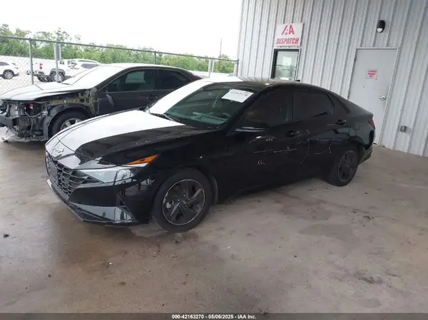 KMHLM4AG5NU353950 2022 HYUNDAI ELANTRA - Image 2