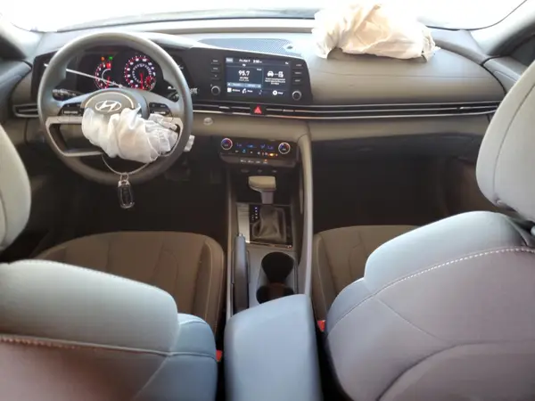 KMHLM4AG5NU365984 2022 HYUNDAI ELANTRA - Image 8