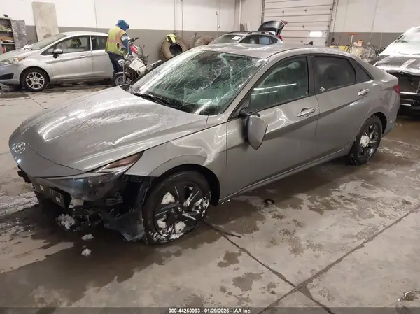 KMHLM4AG5PU380181 2023 HYUNDAI ELANTRA - Image 2